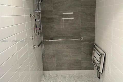 Condominio en venta en Sunny Isles Beach, Florida, 2 dormitorios, 128.39 m2 № 1982326 - foto 21