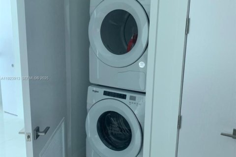 Condominio en venta en Sunny Isles Beach, Florida, 2 dormitorios, 128.39 m2 № 1982326 - foto 26