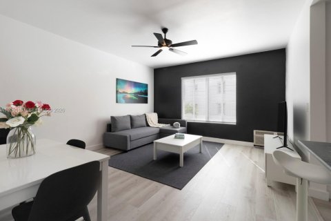 Condominio en Miami Beach, Florida, 1 dormitorio  № 2005438