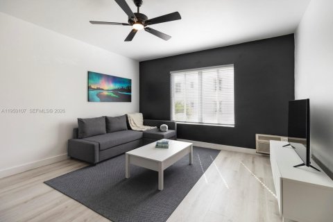 Condominio en venta en Miami Beach, Florida, 1 dormitorio, 45.52 m2 № 2005438 - foto 2