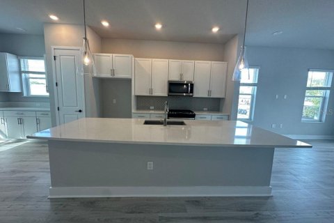 Adosado en alquiler en Saint Petersburg, Florida, 3 dormitorios, 181.16 m2 № 1829136 - foto 4