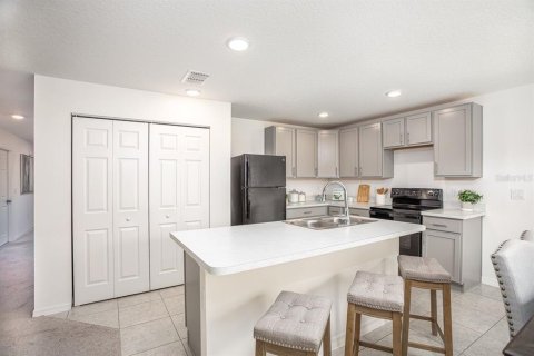 House in Poinciana, Florida 3 bedrooms, 134.06 sq.m. № 2156752 - photo 5