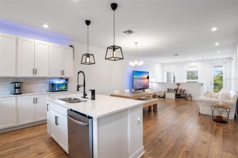 Townhouse in Orlando, Florida 2 bedrooms, 152.73 sq.m. № 2227423 - photo 6