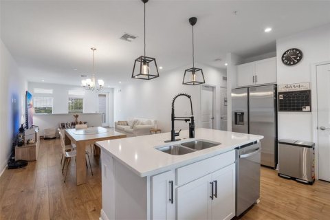 Townhouse in Orlando, Florida 2 bedrooms, 152.73 sq.m. № 2227423 - photo 4