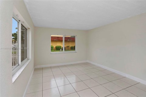 Снять в аренду квартиру в Майами-Гарденс, Флорида 2 спальни, 91.97м2, № 2049043 - фото 9