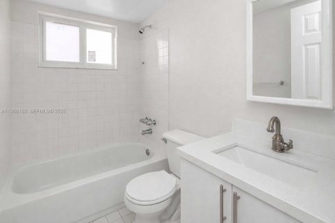 Снять в аренду квартиру в Майами-Гарденс, Флорида 2 спальни, 91.97м2, № 2049043 - фото 4