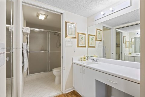 Condo in Pembroke Pines, Florida, 2 bedrooms  № 1790582 - photo 25