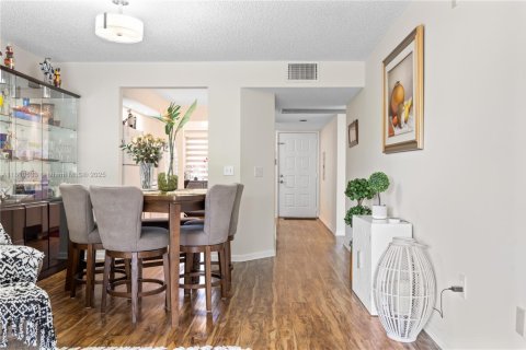 Condo in Pembroke Pines, Florida, 2 bedrooms  № 1790582 - photo 20