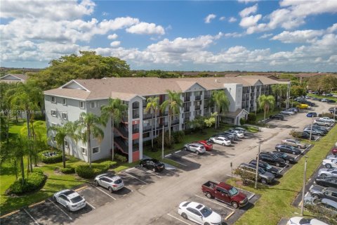Condo in Pembroke Pines, Florida, 2 bedrooms  № 1790582 - photo 28