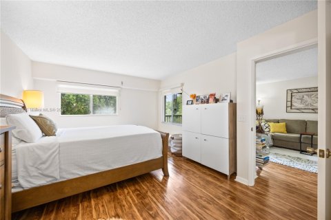 Condo in Pembroke Pines, Florida, 2 bedrooms  № 1790582 - photo 21