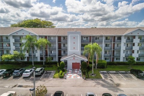 Condo in Pembroke Pines, Florida, 2 bedrooms  № 1790582 - photo 7