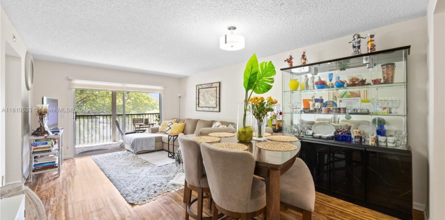 Condo in Pembroke Pines, Florida, 2 bedrooms  № 1790582