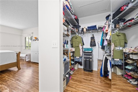 Condo in Pembroke Pines, Florida, 2 bedrooms  № 1790582 - photo 27