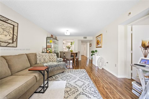 Condo in Pembroke Pines, Florida, 2 bedrooms  № 1790582 - photo 19