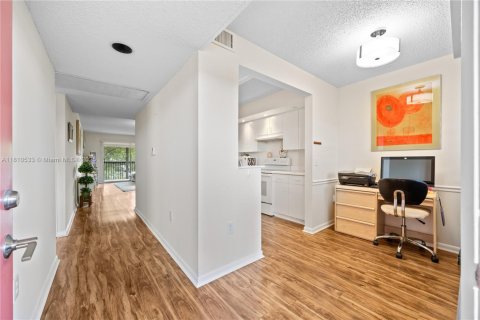 Condo in Pembroke Pines, Florida, 2 bedrooms  № 1790582 - photo 11