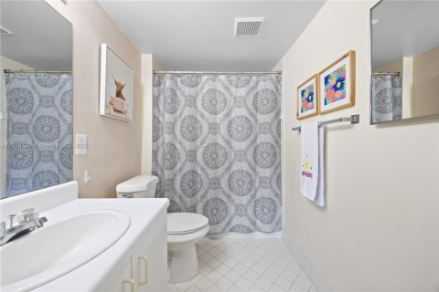 Condo in Pembroke Pines, Florida, 2 bedrooms  № 1790582 - photo 13