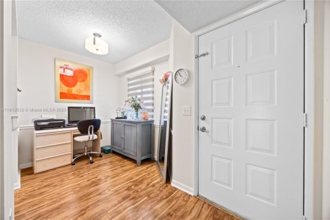 Condo in Pembroke Pines, Florida, 2 bedrooms  № 1790582 - photo 10
