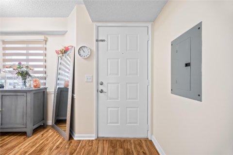 Condo in Pembroke Pines, Florida, 2 bedrooms  № 1790582 - photo 9