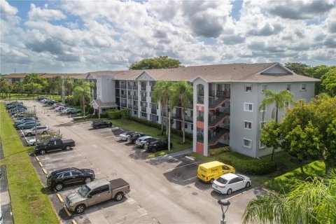 Condo in Pembroke Pines, Florida, 2 bedrooms  № 1790582 - photo 29