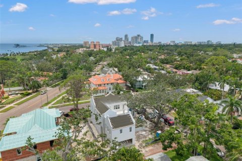 Casa en venta en Saint Petersburg, Florida, 5 dormitorios, 390.56 m2 № 1568525 - foto 8