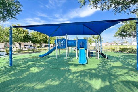 Touwnhouse à vendre à Cutler Bay, Floride: 3 chambres, 124.02 m2 № 2068263 - photo 2