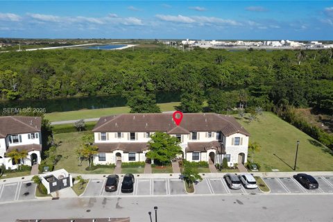 Touwnhouse à vendre à Cutler Bay, Floride: 3 chambres, 124.02 m2 № 2068263 - photo 11
