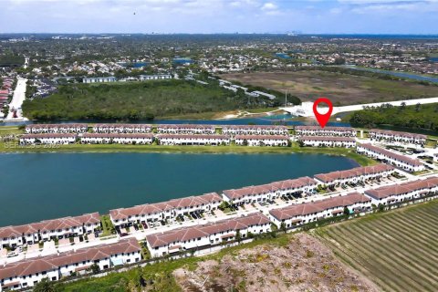 Touwnhouse à vendre à Cutler Bay, Floride: 3 chambres, 124.02 m2 № 2068263 - photo 17