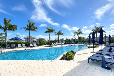 Touwnhouse à vendre à Cutler Bay, Floride: 3 chambres, 124.02 m2 № 2068263 - photo 4