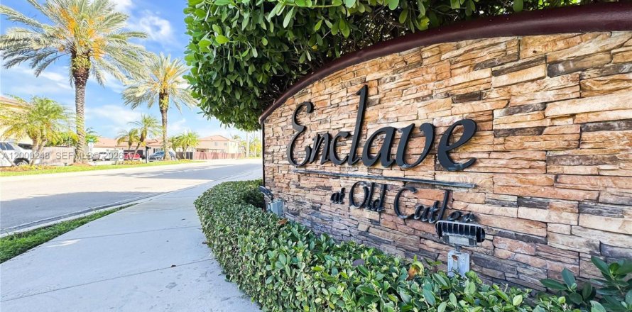 Touwnhouse à Cutler Bay, Floride 3 chambres, 124.02 m2 № 2068263