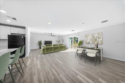 House in North Port, Florida 3 bedrooms, 148.64 sq.m. № 2166427 - photo 7