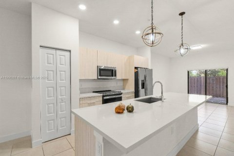 Condominio en alquiler en Doral, Florida, 2 dormitorios № 1952058 - foto 10