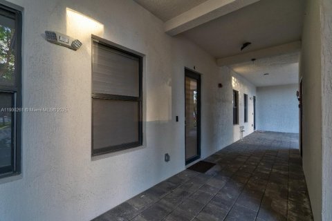 Condominio en alquiler en Doral, Florida, 2 dormitorios № 1952058 - foto 6