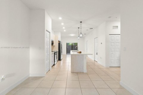 Condominio en alquiler en Doral, Florida, 2 dormitorios № 1952058 - foto 14