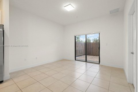 Condominio en alquiler en Doral, Florida, 2 dormitorios № 1952058 - foto 15