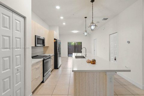 Condominio en alquiler en Doral, Florida, 2 dormitorios № 1952058 - foto 9