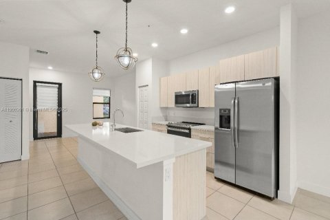 Condominio en alquiler en Doral, Florida, 2 dormitorios № 1952058 - foto 11