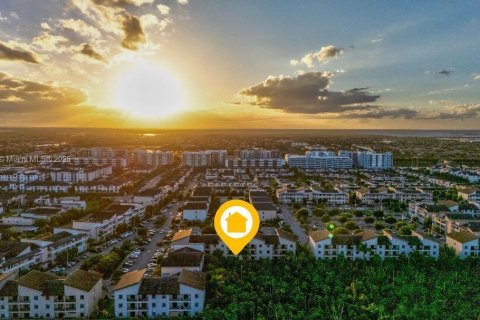 Condominio en alquiler en Doral, Florida, 2 dormitorios № 1952058 - foto 1