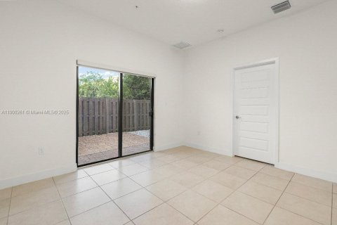 Condominio en alquiler en Doral, Florida, 2 dormitorios № 1952058 - foto 16