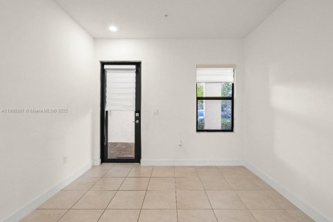 Condominio en alquiler en Doral, Florida, 2 dormitorios № 1952058 - foto 8
