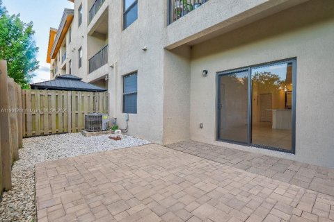 Condominio en alquiler en Doral, Florida, 2 dormitorios № 1952058 - foto 23