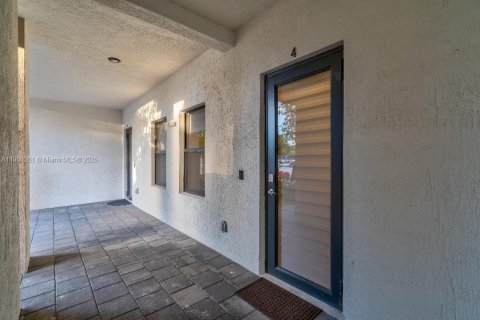 Condominio en alquiler en Doral, Florida, 2 dormitorios № 1952058 - foto 4