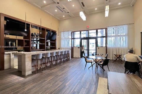 Condominio en alquiler en Doral, Florida, 2 dormitorios № 1952058 - foto 30