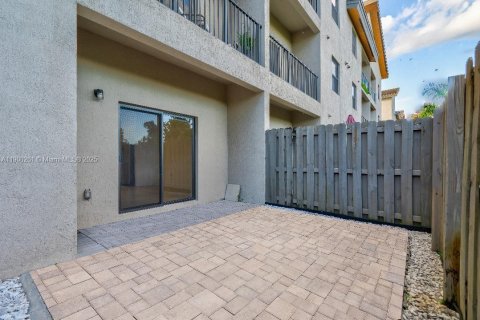 Condominio en alquiler en Doral, Florida, 2 dormitorios № 1952058 - foto 27