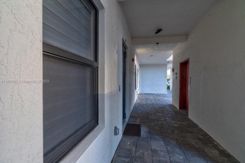 Condominio en alquiler en Doral, Florida, 2 dormitorios № 1952058 - foto 5
