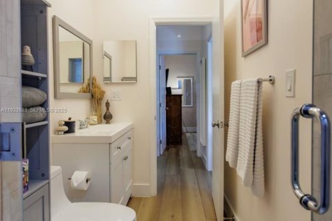 Casa en venta en Miami, Florida, 4 dormitorios, 152.64 m2 № 1992219 - foto 13