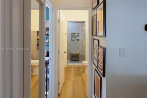 Casa en venta en Miami, Florida, 4 dormitorios, 152.64 m2 № 1992219 - foto 10