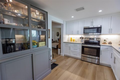 Casa en venta en Miami, Florida, 4 dormitorios, 152.64 m2 № 1992219 - foto 8