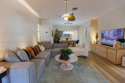 Casa en venta en Miami, Florida, 4 dormitorios, 152.64 m2 № 1992219 - foto 5