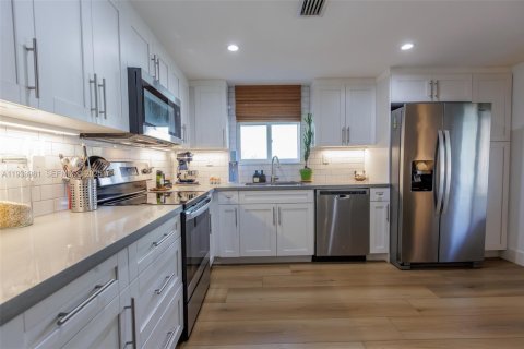 Casa en venta en Miami, Florida, 4 dormitorios, 152.64 m2 № 1992219 - foto 7