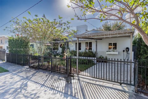 Casa en venta en Miami, Florida, 4 dormitorios, 152.64 m2 № 1992219 - foto 3